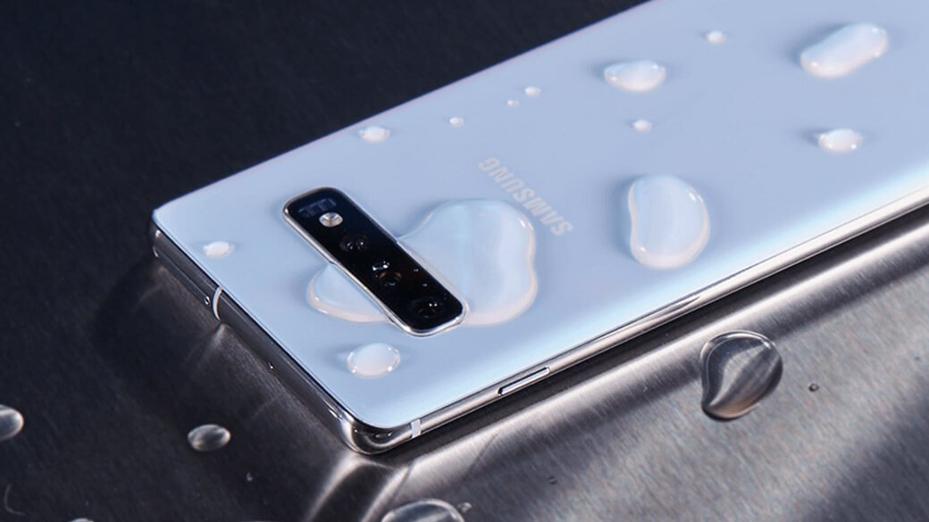 Samsung Galaxy S10 smartphone 